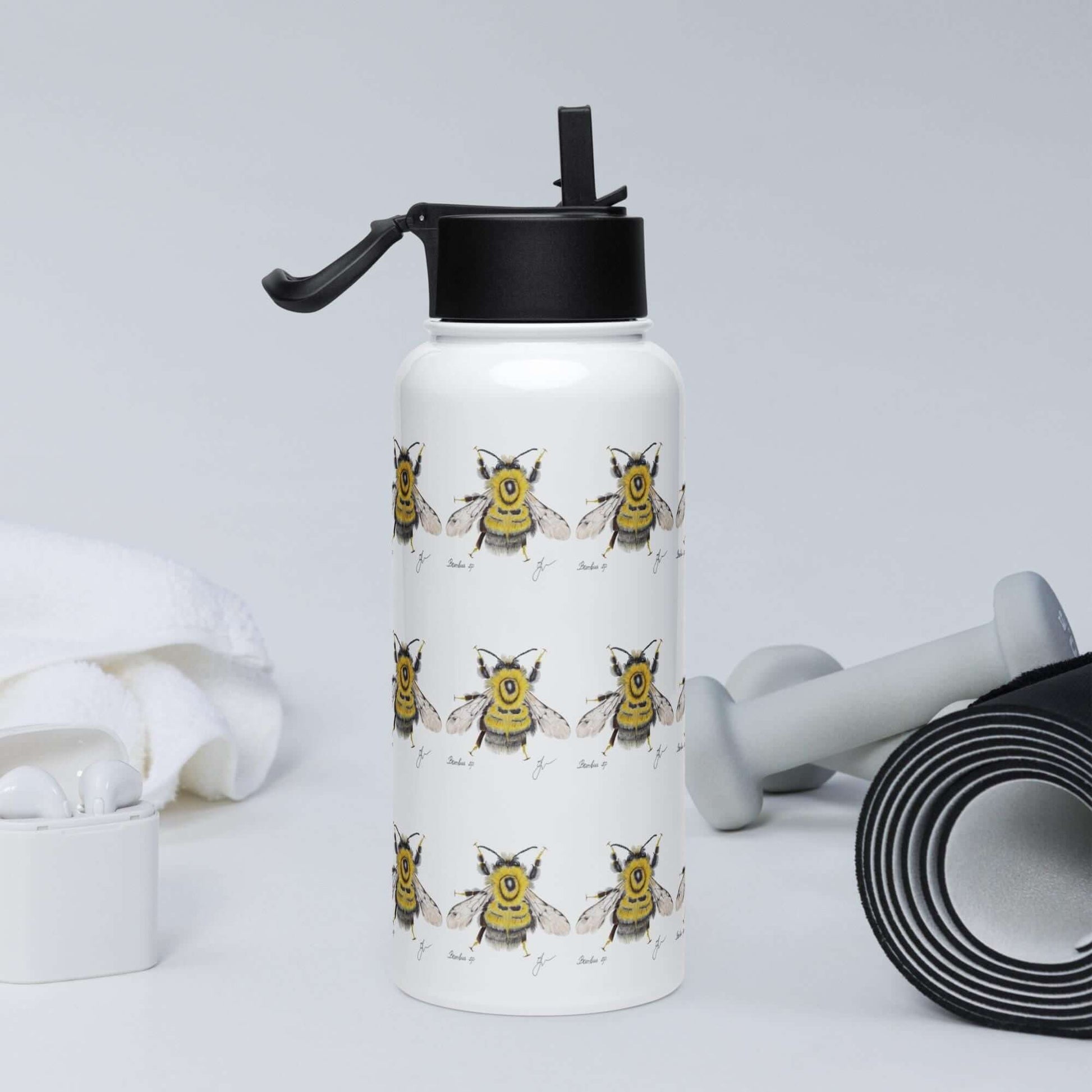 Side view in the gym: Functional and stylish Bumblebee water bottle, ideal for gym enthusiasts.