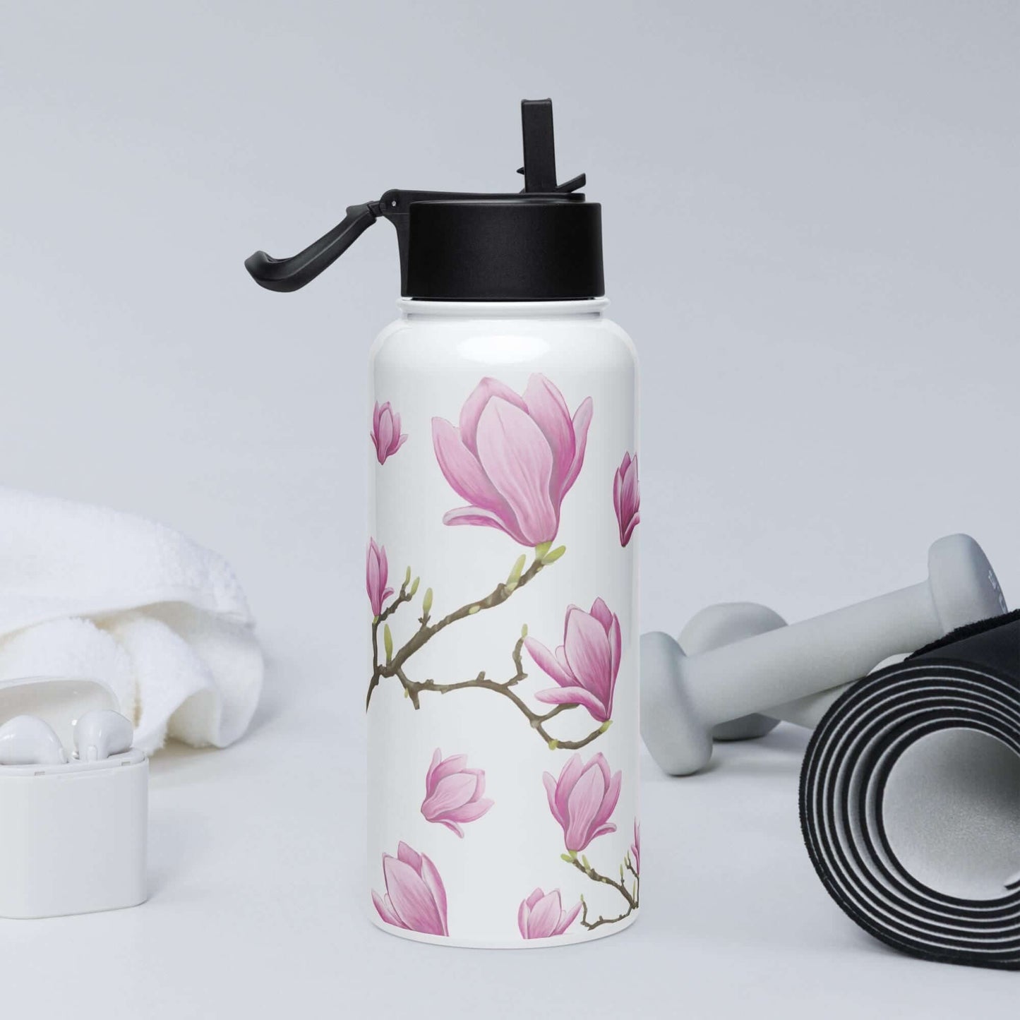 Side view in the gym: Functional and stylish magnolia water bottle, ideal for gym enthusiasts.