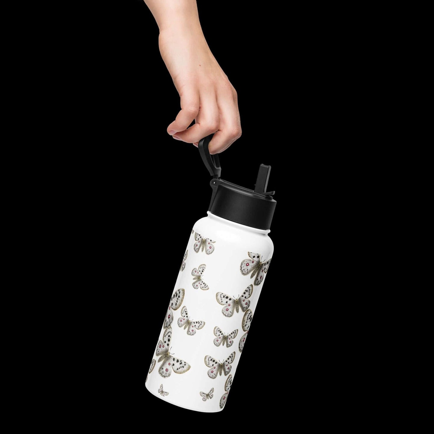 Held by one hand: Ergonomic design of the Apollo water bottle, easy to carry on the go.