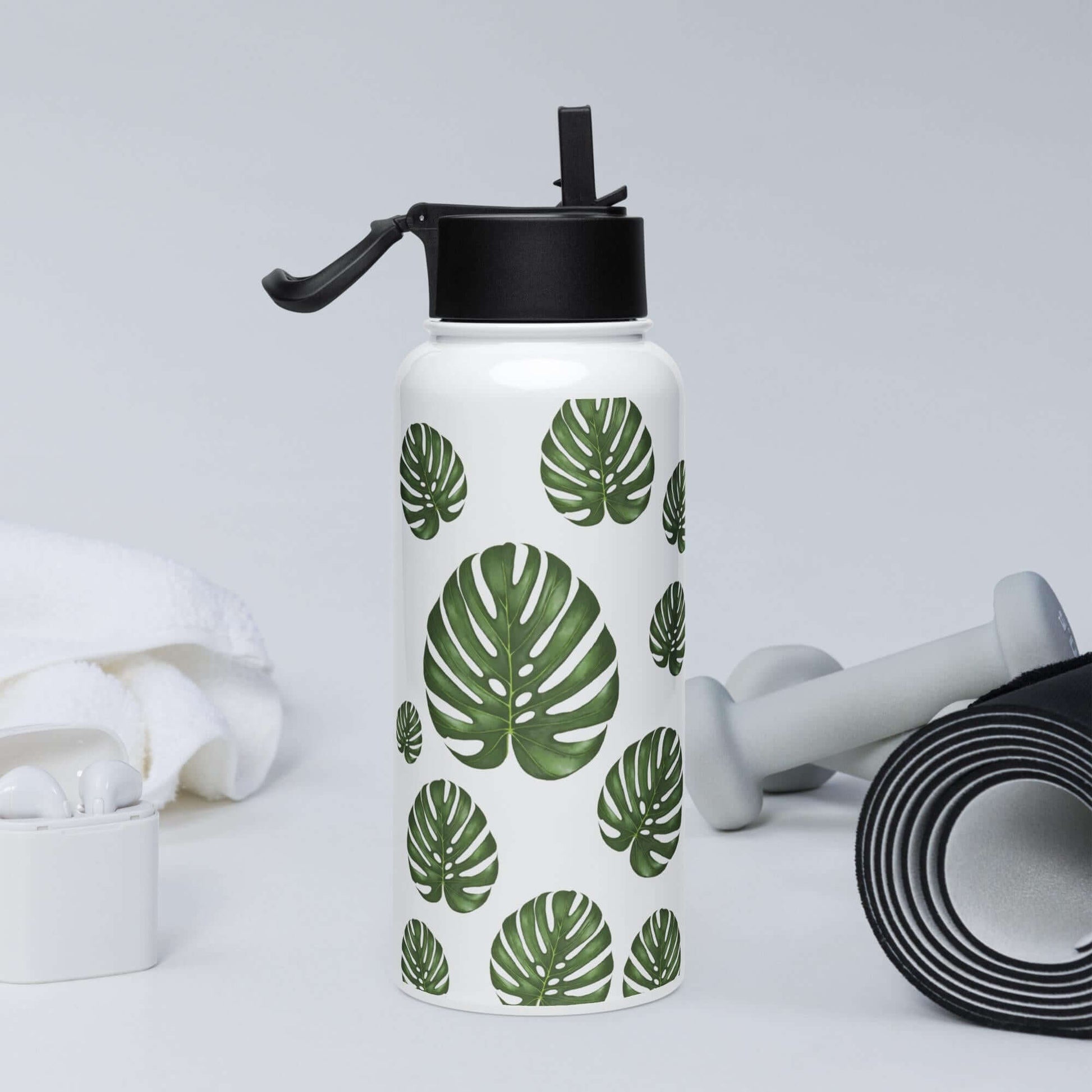 Side view in the gym: Functional and stylish monstera water bottle, ideal for gym enthusiasts.